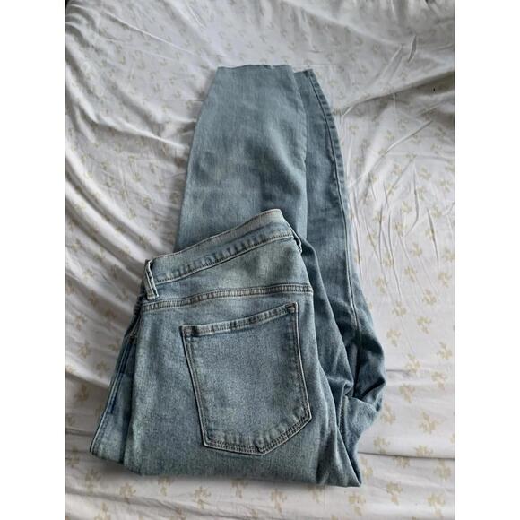 Button-Fly Light Wash Denim Jeans - Picture 5 of 6